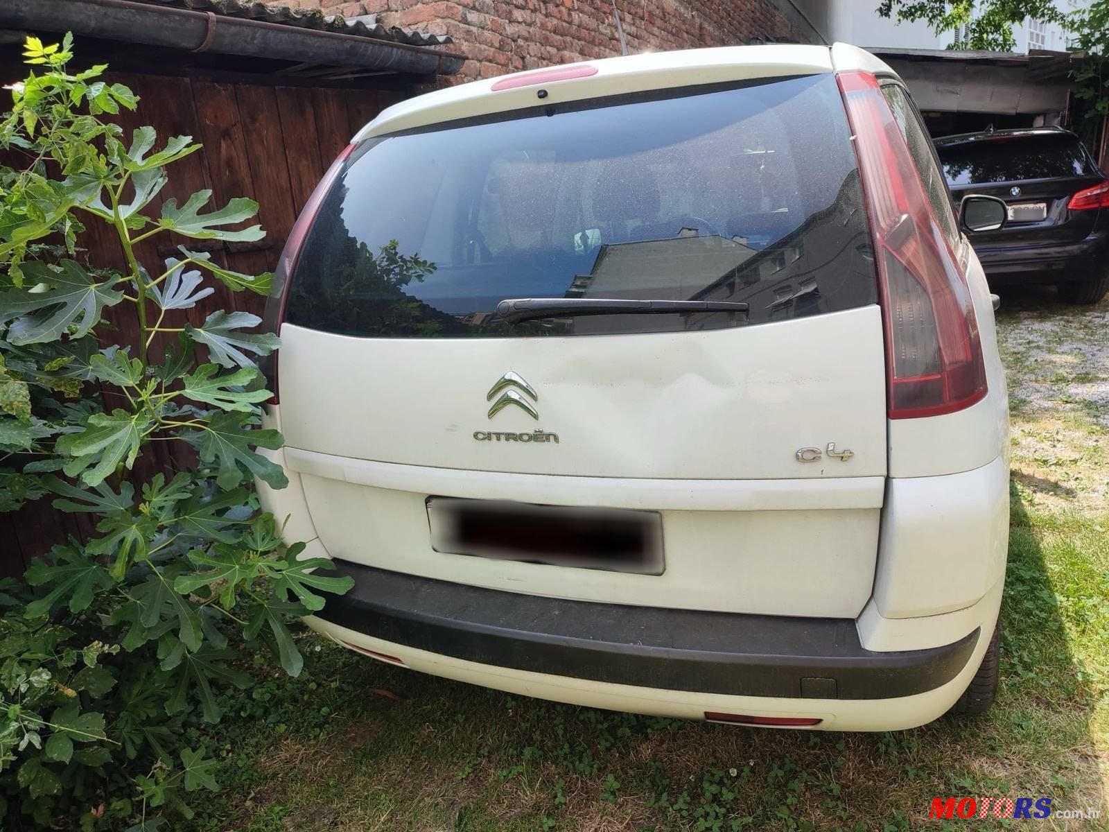 2011' Citroen C4 Grand Picasso photo #2