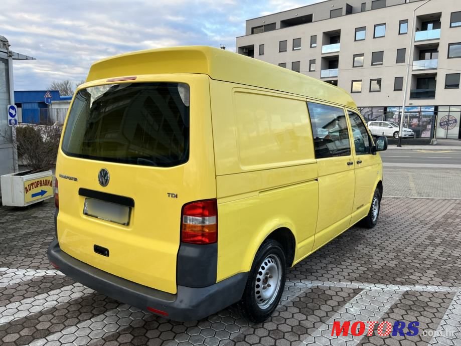 2008' Volkswagen Transporter Kombi photo #6