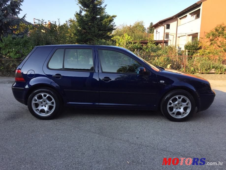 2002' Volkswagen Golf 4 photo #2