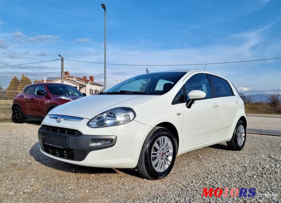 2011' Fiat Punto Evo photo #1