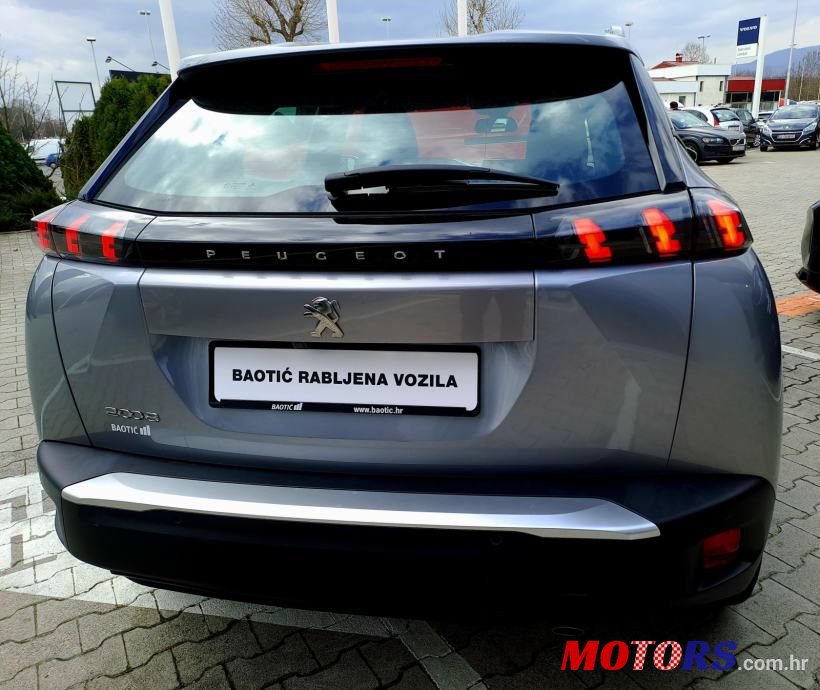 2020' Peugeot 2008 photo #6