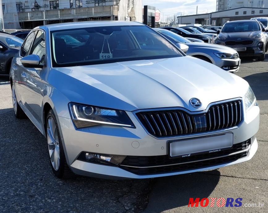 2019' Skoda Superb 2,0 Tdi Style photo #4