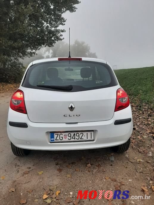 2008' Renault Clio photo #6