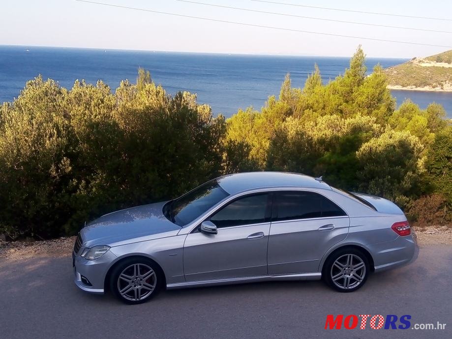 2010' Mercedes-Benz E 220 AMG Line photo #2