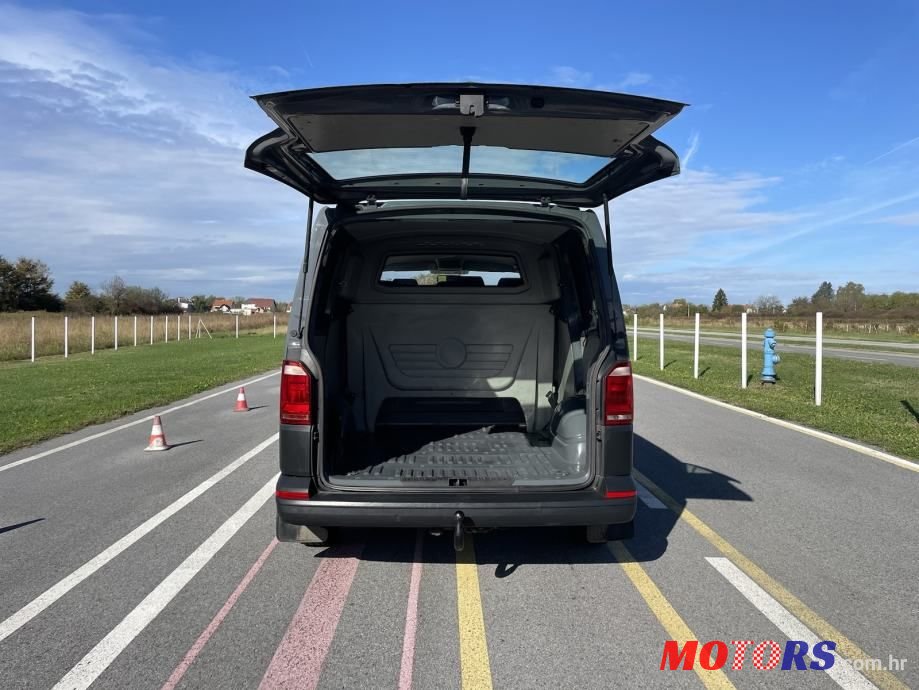 2016' Volkswagen Transporter photo #5