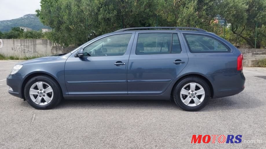 2012' Skoda Octavia Combi photo #3
