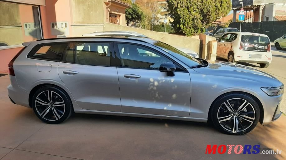 2021' Volvo V60 D4 R-Design photo #4