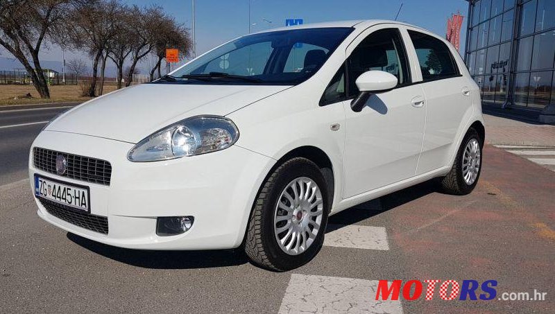 2010' Fiat Grande Punto 1,3 Multijet 16V photo #1