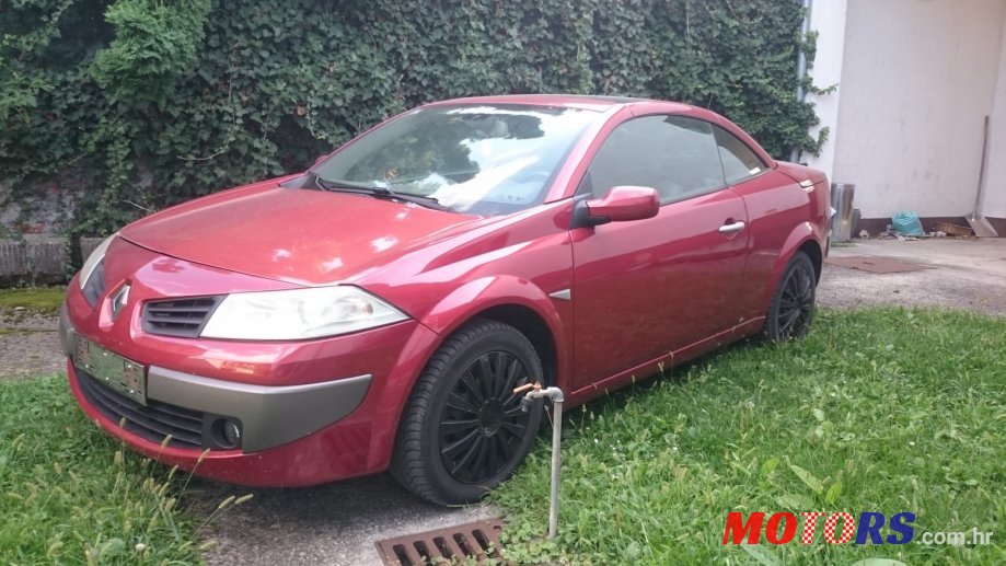 2006' Renault Megane Cabrio photo #2