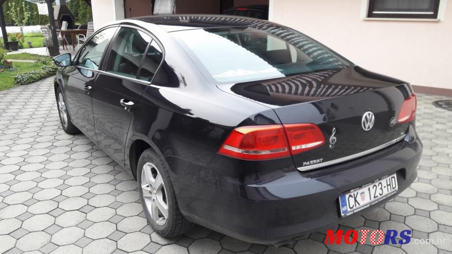 2011' Volkswagen Passat photo #1