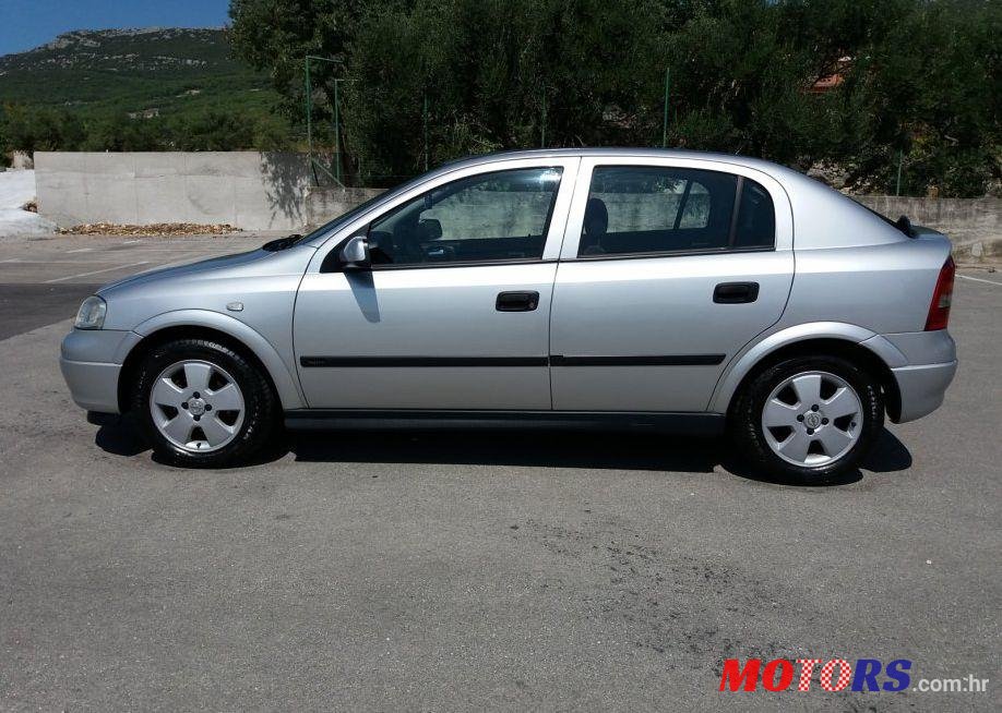 2003' Opel Astra photo #1