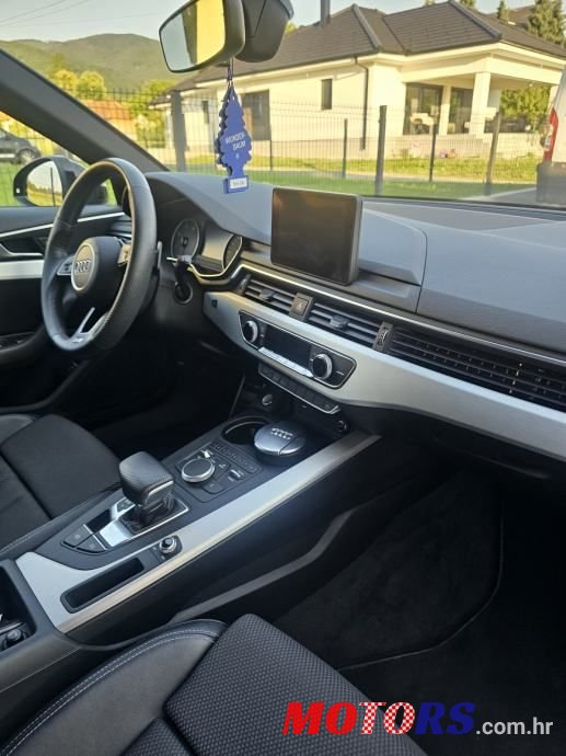 2019' Audi A4 Avant photo #2