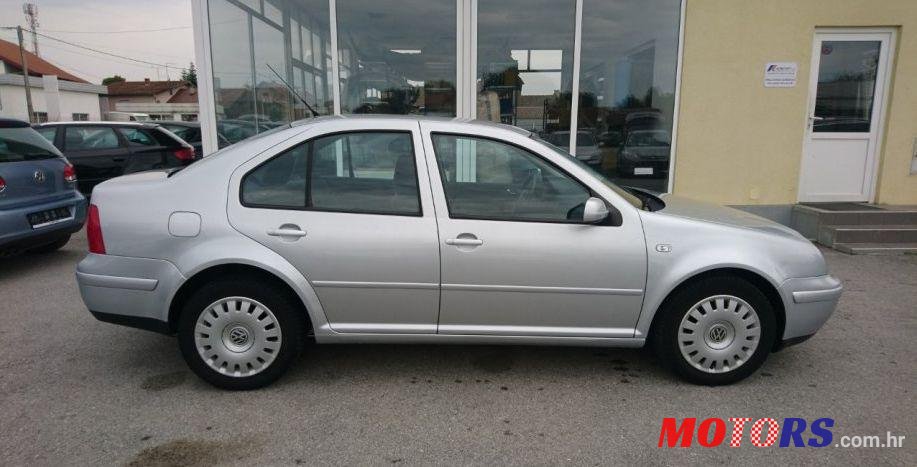 2002' Volkswagen Bora 1,9 Tdi photo #1