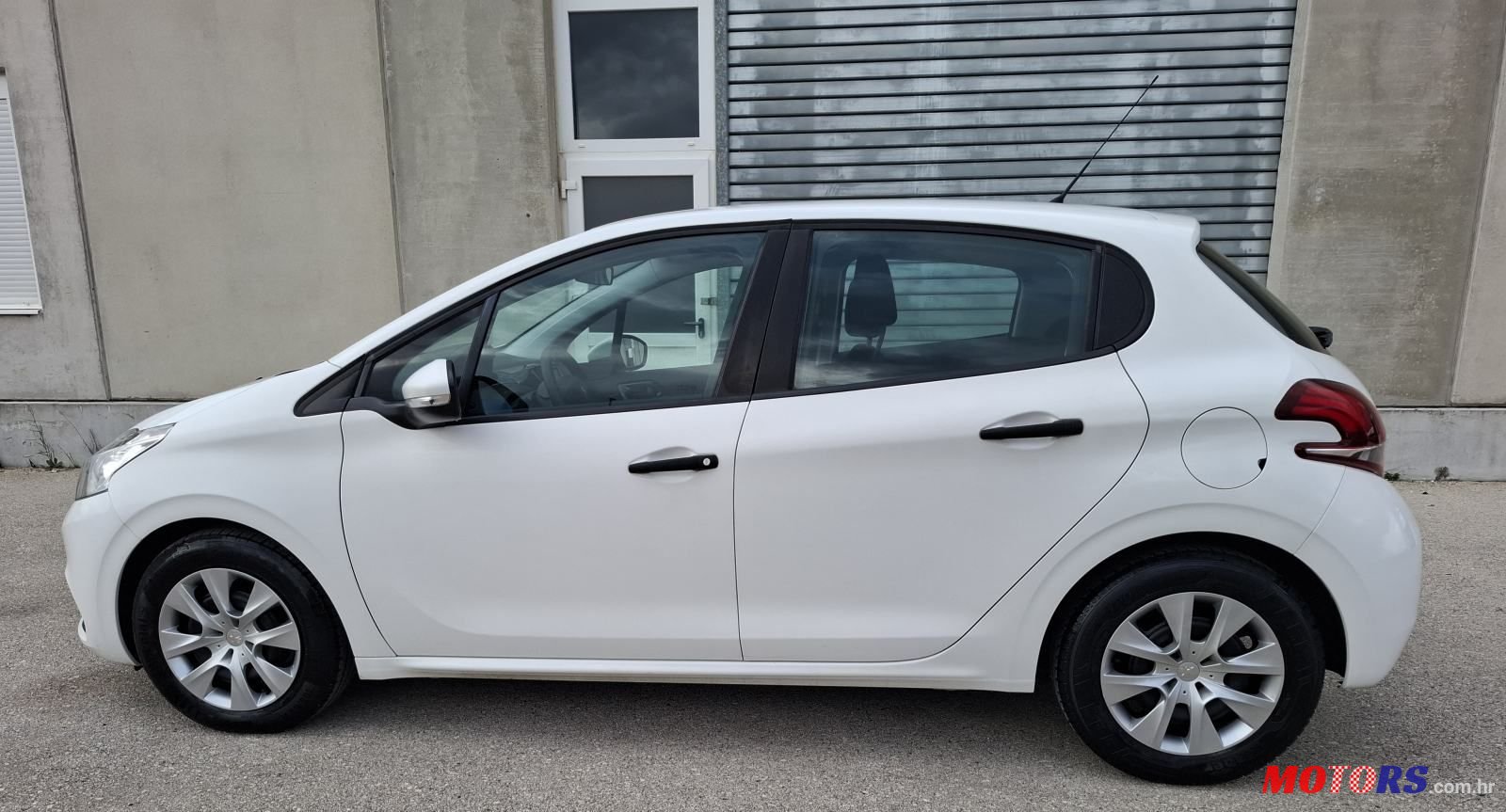 2017' Peugeot 208 1,6 Bluehdi photo #3