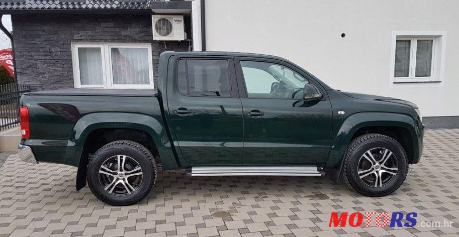 2011' Volkswagen Amarok photo #1