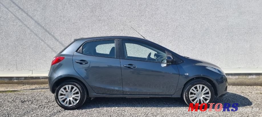 2010' Mazda 2 1.4 D photo #3