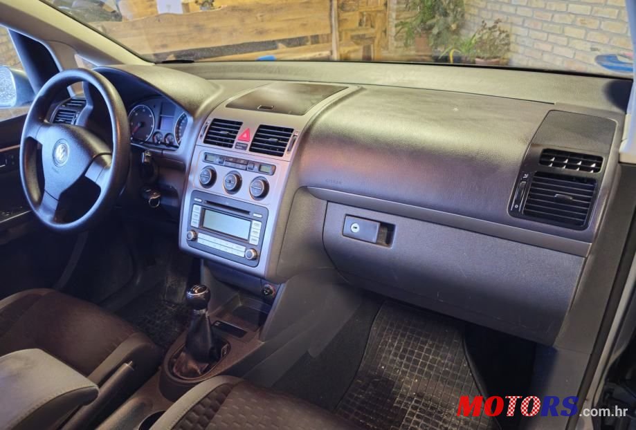 2008' Volkswagen Touran 1,9 Tdi photo #6