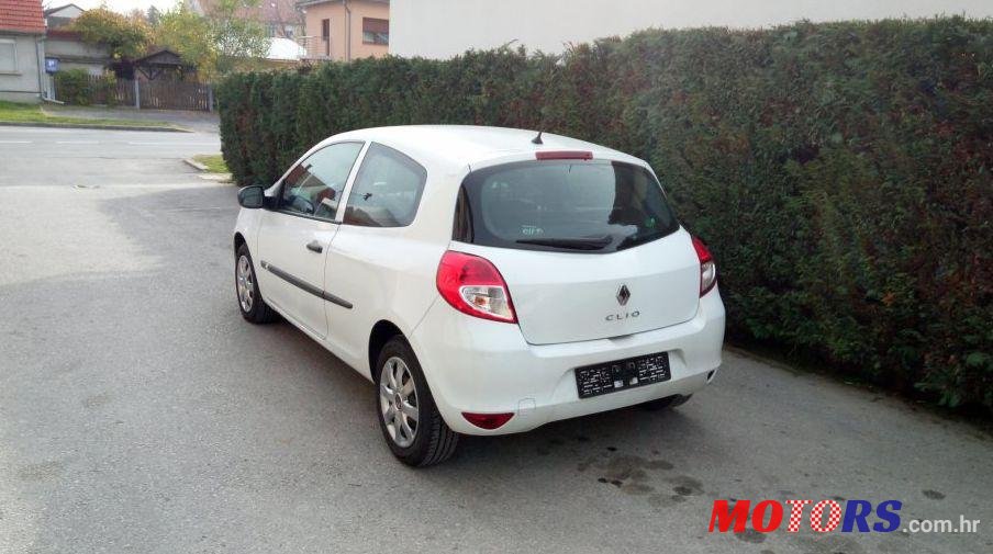 2010' Renault Clio 1,5 dCi photo #1