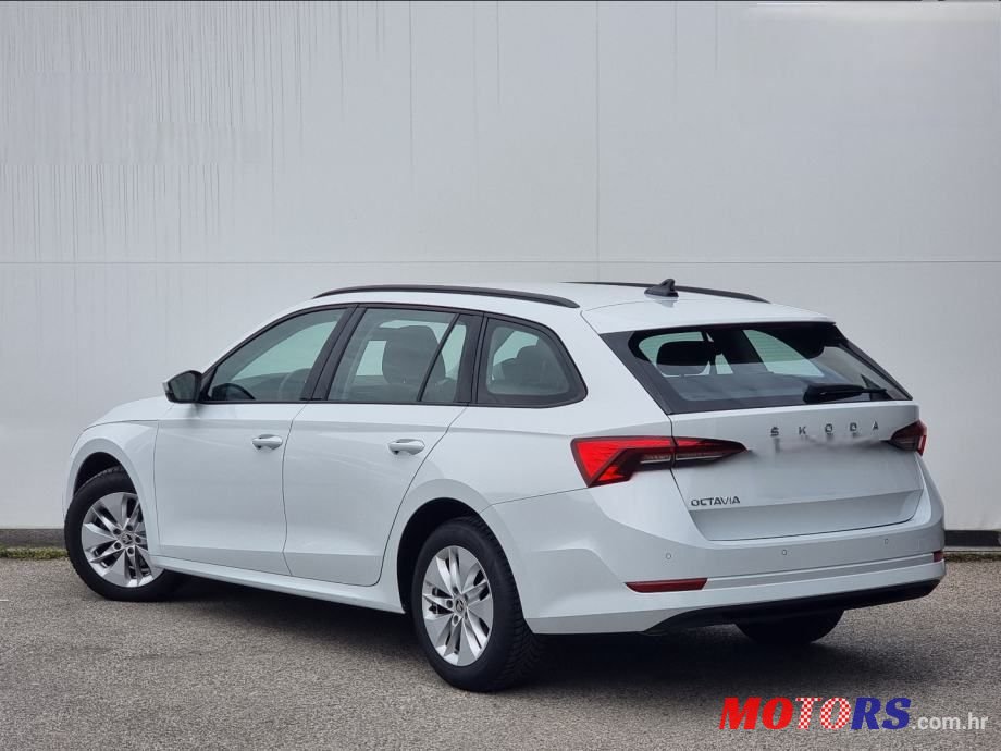 2021' Skoda Octavia Combi photo #3