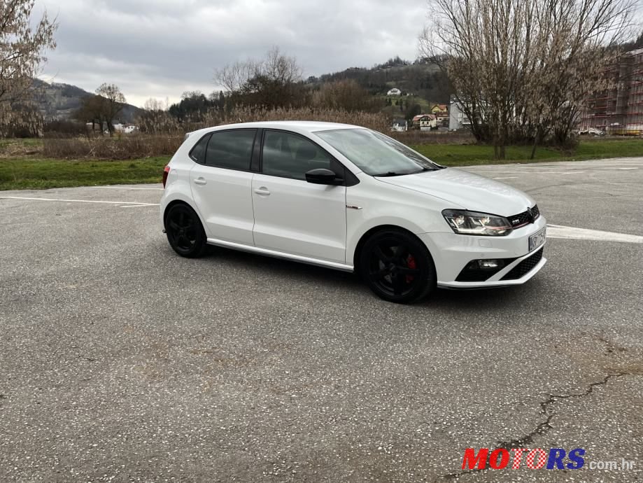 2015' Volkswagen Polo photo #5