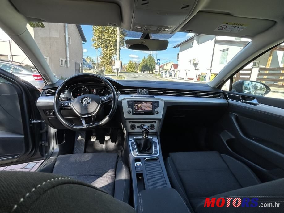 2016' Volkswagen Passat Variant photo #6