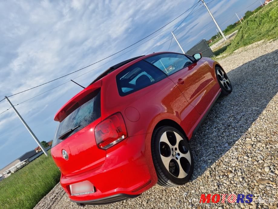 2011' Volkswagen Polo photo #5