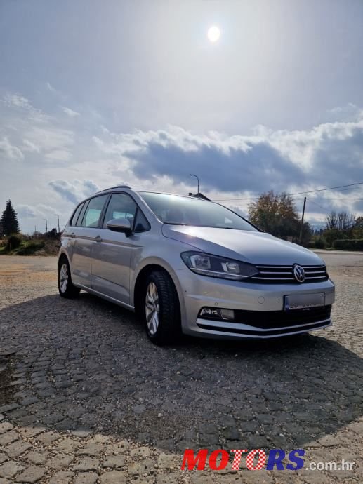 2017' Volkswagen Touran photo #2