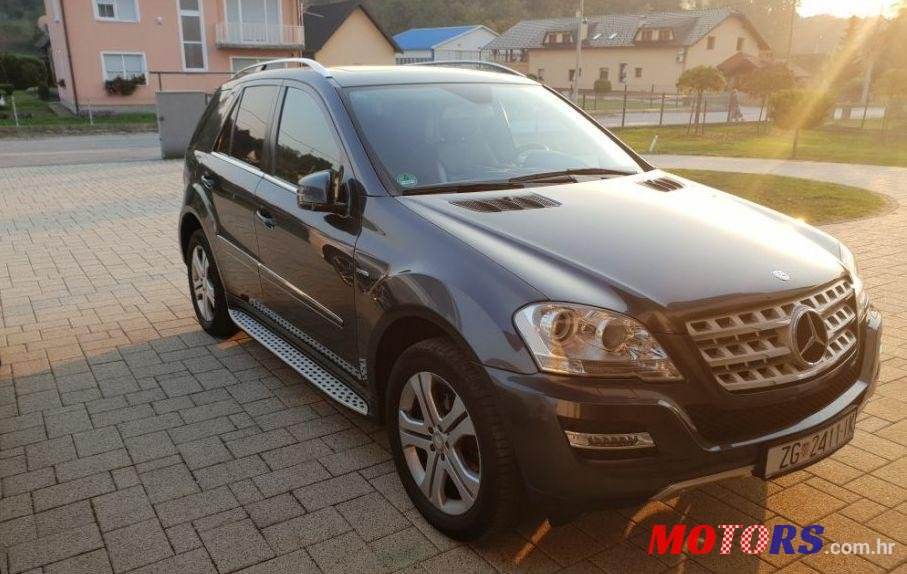 2010' Mercedes-Benz Ml 300 Cdi Blueficiency photo #1