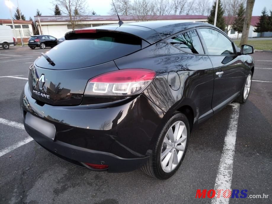 2009' Renault Megane Coupe photo #6
