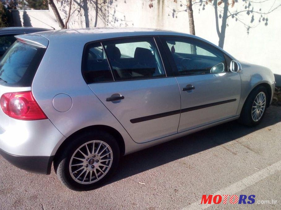 2004' Volkswagen Golf V 1,4 photo #1