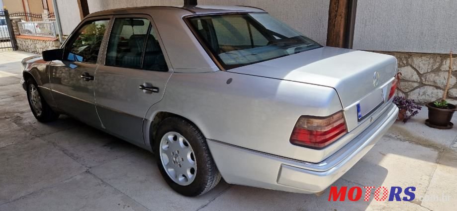 1991' Mercedes-Benz 124 230 photo #6