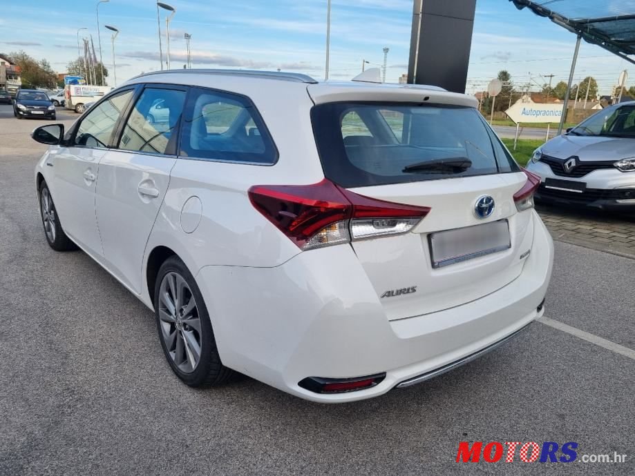 2017' Toyota Auris Karavan photo #5