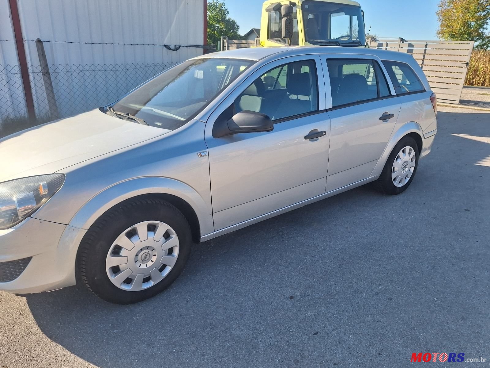 2010' Opel Astra Karavan photo #6