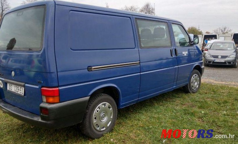 2002' Volkswagen Transporter 2.5 Tdi photo #1