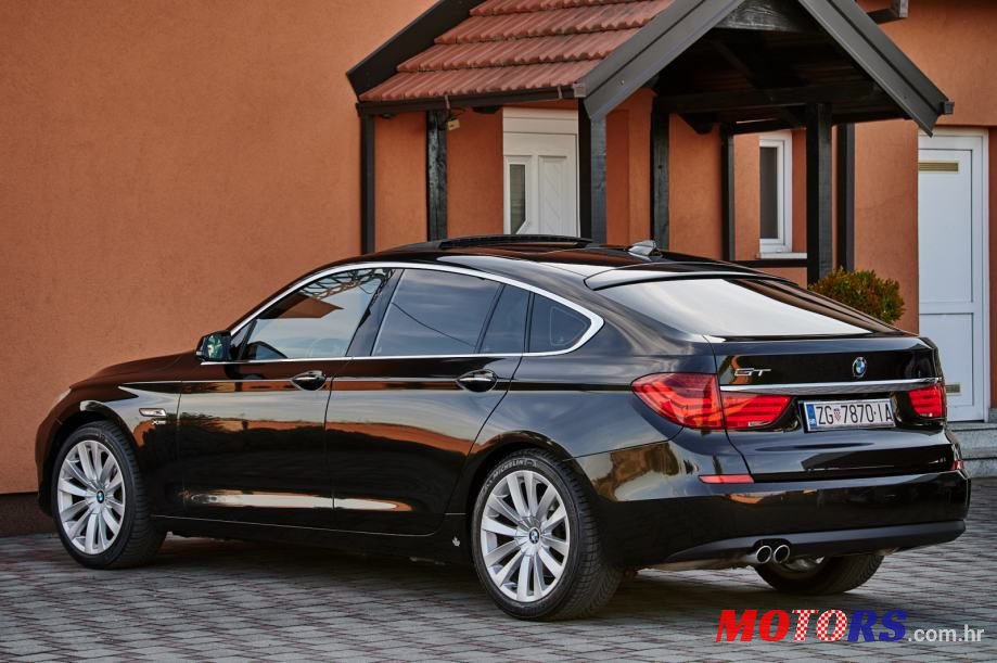 2012' BMW Serija 5 530Xd photo #4