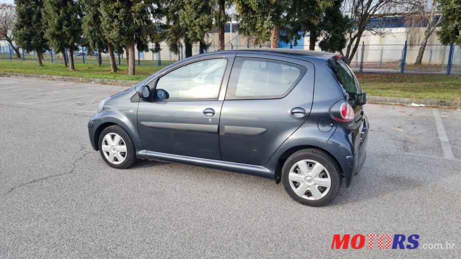 2012' Toyota Aygo photo #5