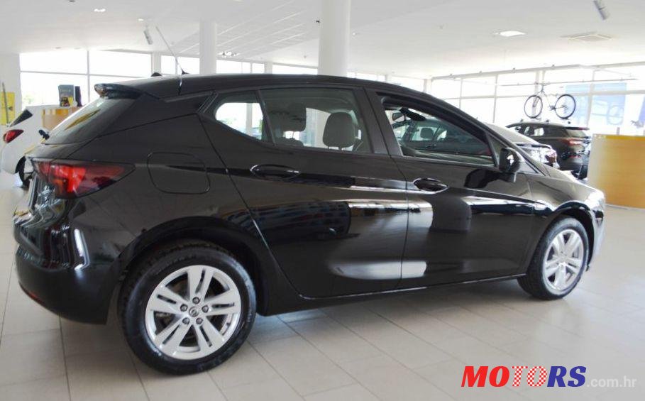 2019' Opel Astra 1.6 Cdti photo #1