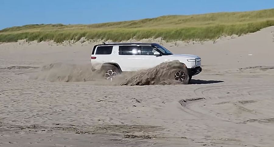 "Beach-Proof" Rivian R1S Doesn't Fear Sand, Gets Playful