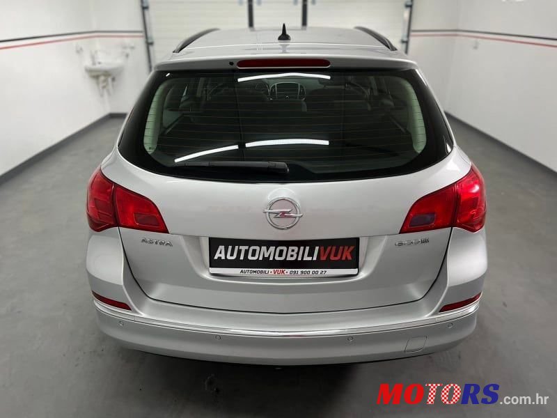 2015' Opel Astra Karavan photo #5