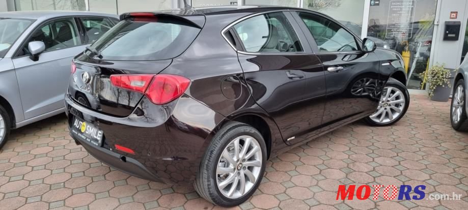 2014' Alfa Romeo Giulietta photo #5