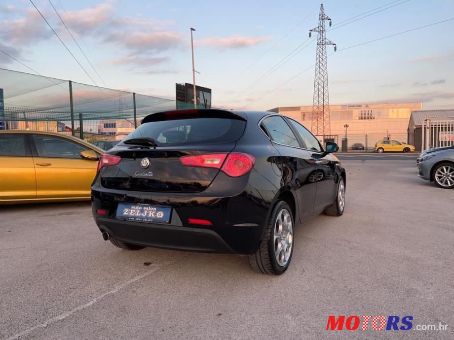 2010' Alfa Romeo Giulietta 1,6 photo #2