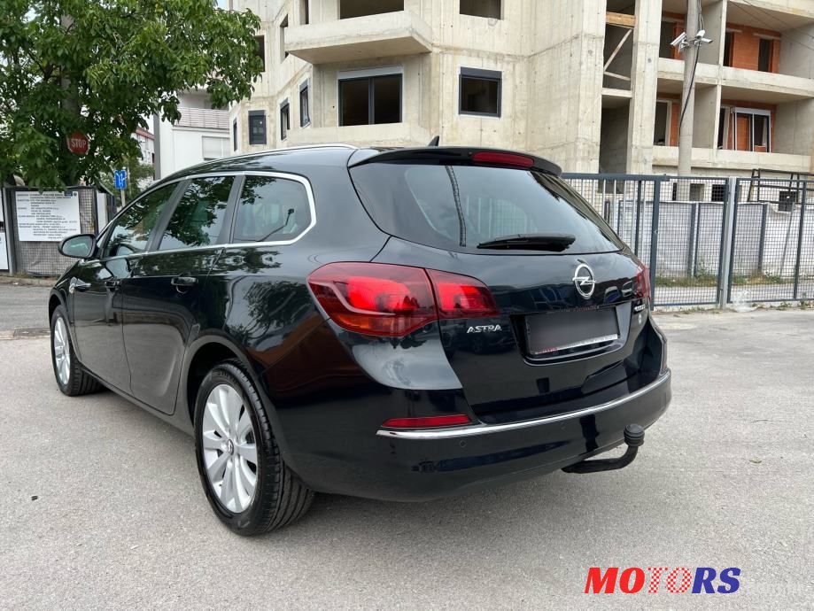 2015' Opel Astra Karavan photo #5