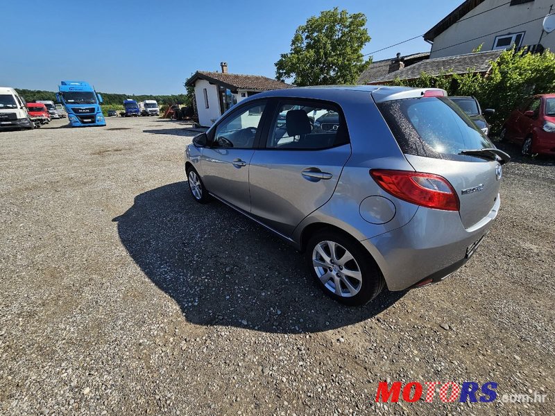 2011' Mazda 2 Sport photo #5