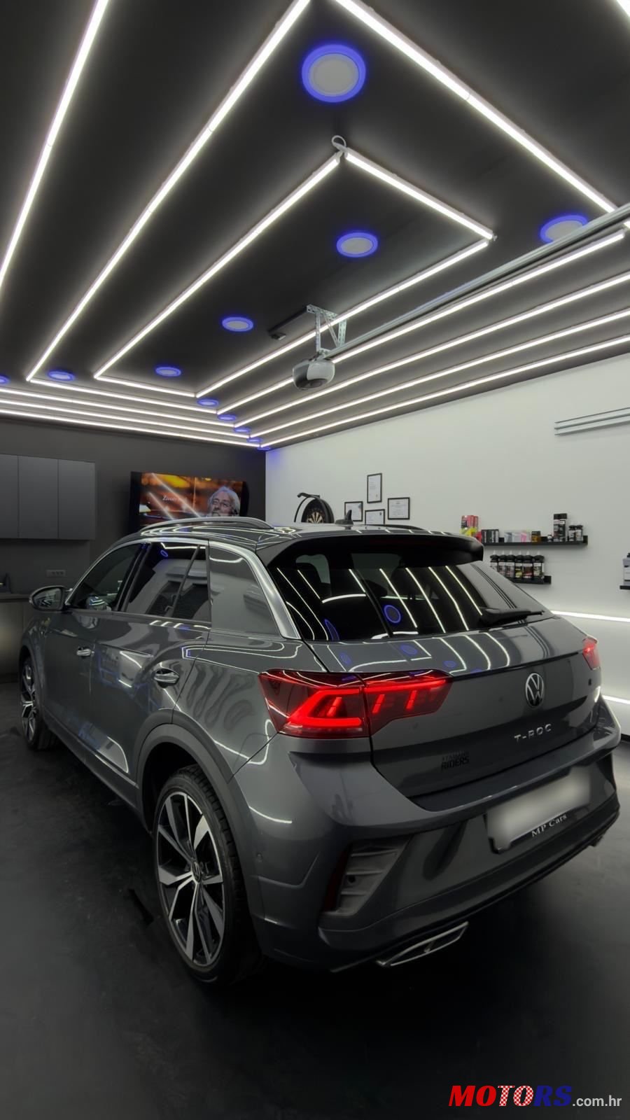 2023' Volkswagen T-Roc 2,0 photo #3
