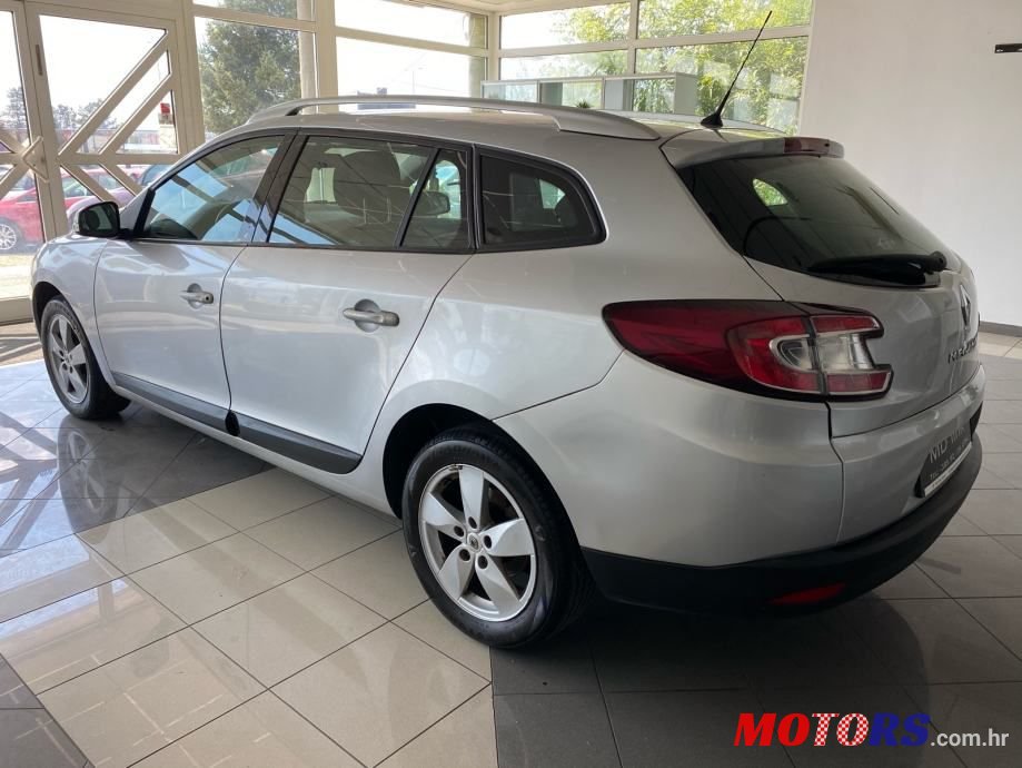 2010' Renault Megane Grandtour photo #4