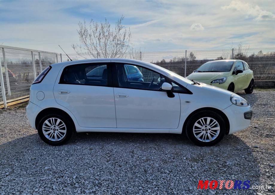 2011' Fiat Punto Evo photo #6