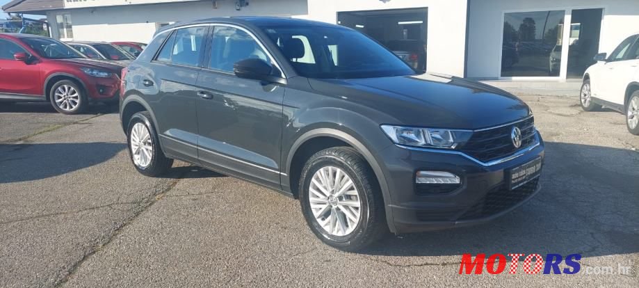 2019' Volkswagen T-Roc 1,0 Tsi photo #1