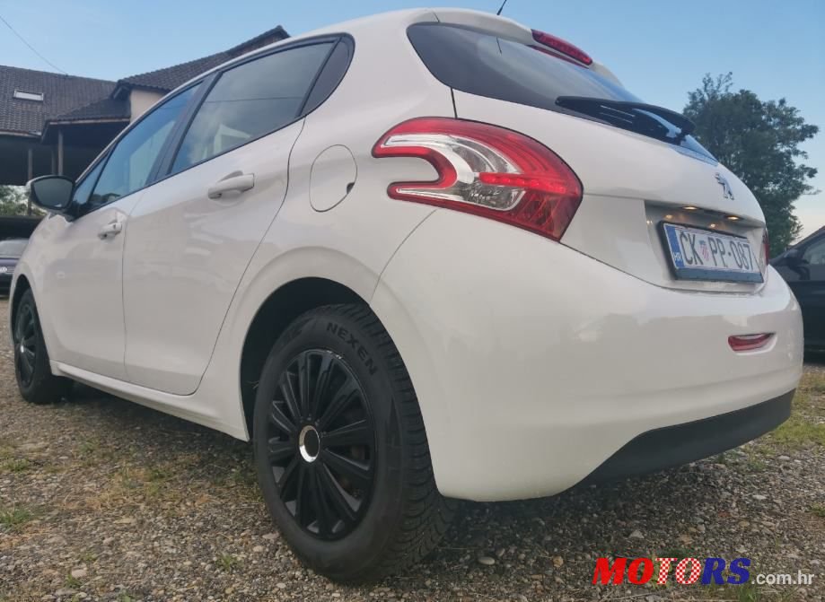 2014' Peugeot 208 photo #6
