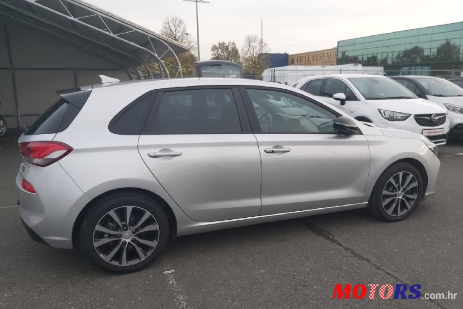 2019' Hyundai i30 photo #3