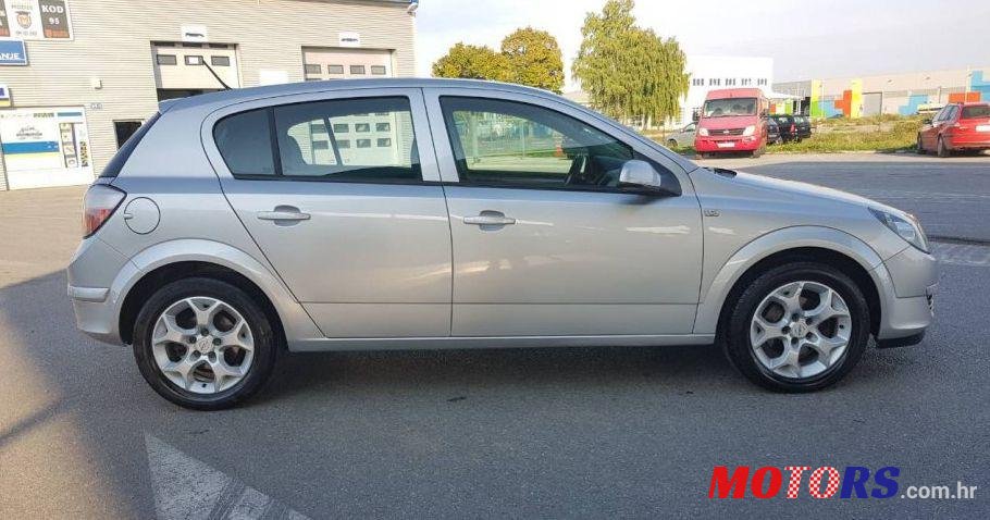 2005' Opel Astra 1,7 Cdti photo #4
